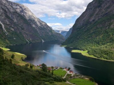 rimstigen_naeroyfjord-scaled-1-1024x546-1