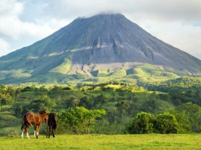 scenic-volcanoes_arenal-volcano-gettyimages-521543146-1024x512-1